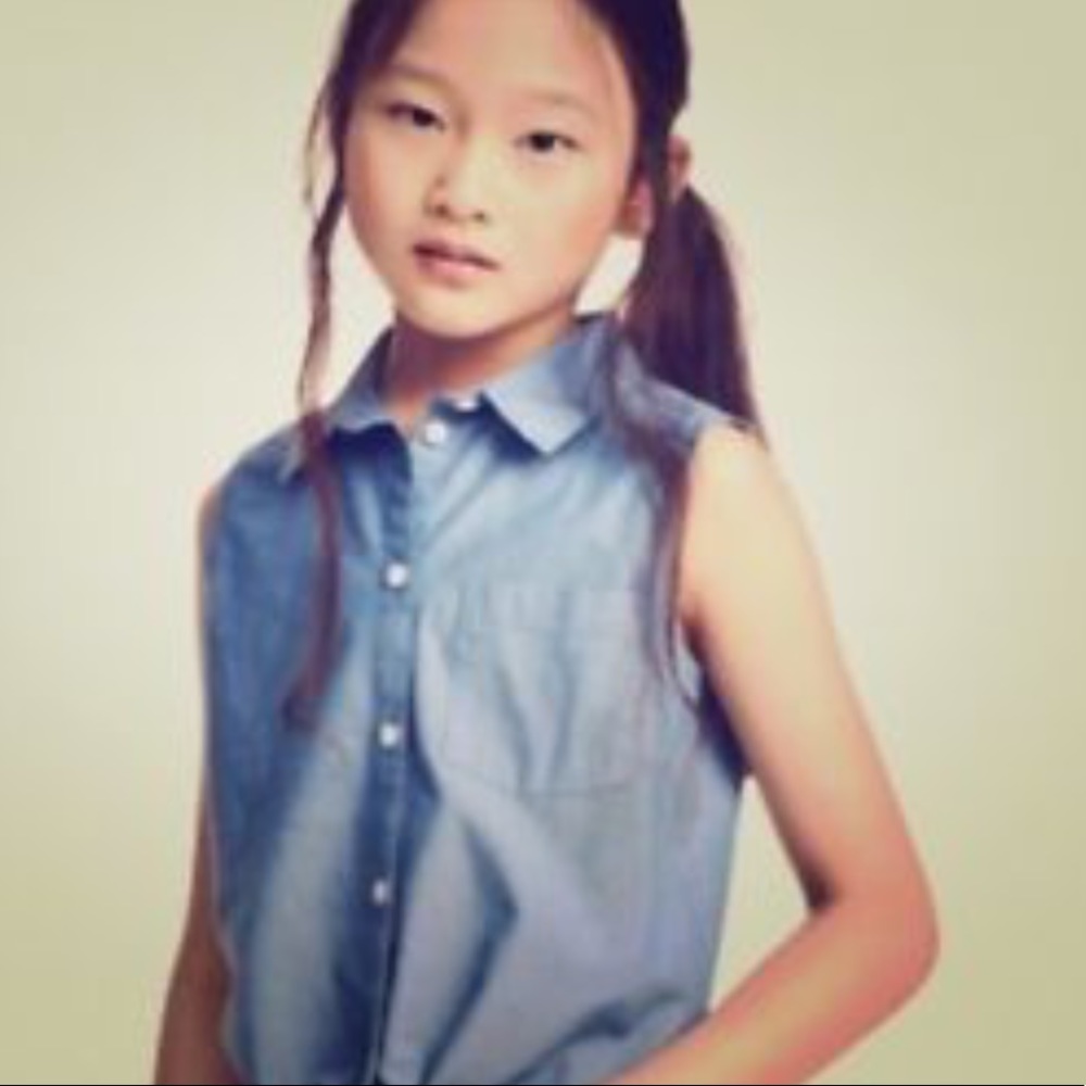Denim sleeveless shirt